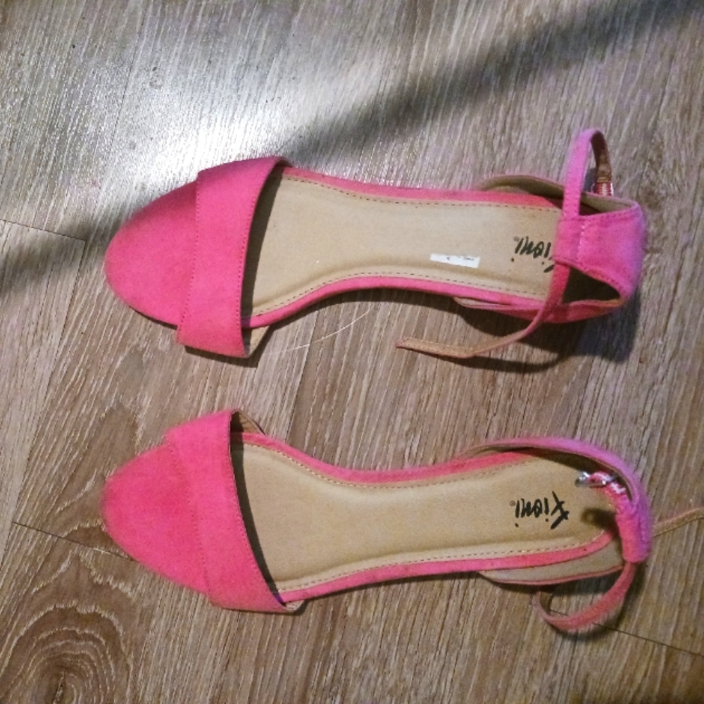 Fioni pink sandals in faux suede